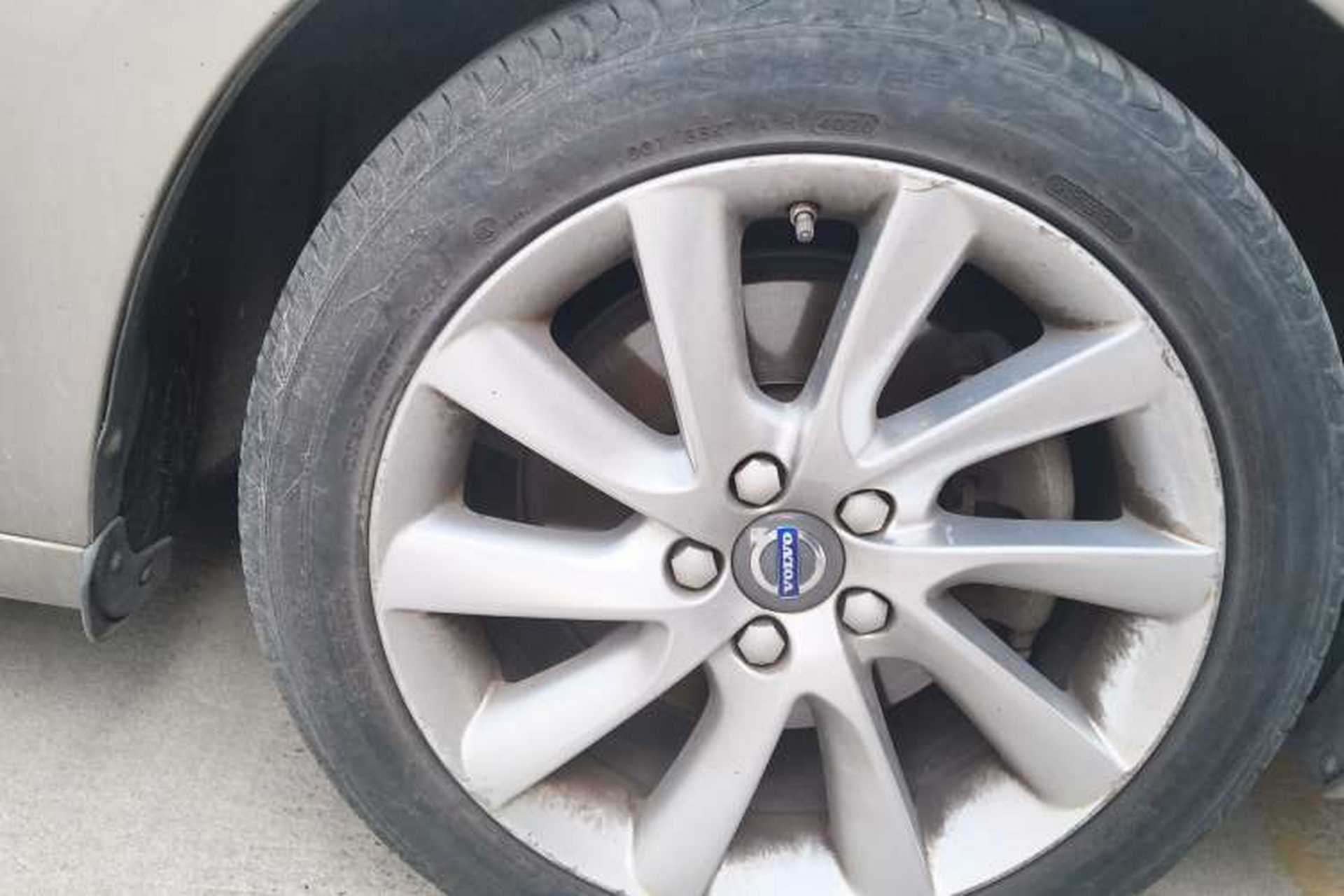Used Volvo S60 2016 S60L T4 Zhiyuan Edition Right Front Wheel Hub