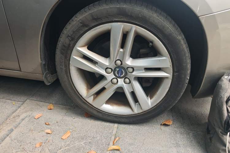 Used Volvo S60 2016 S60L T5 Intelligent Drive Edition Right Front Wheel Hub