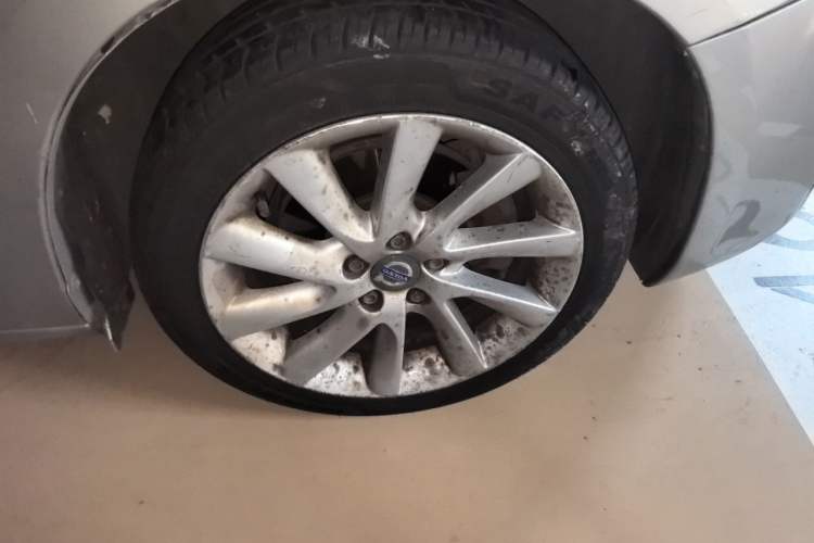 Used Volvo S60 2016 S60L T4 Zhiyuan Edition Right Front Wheel Hub