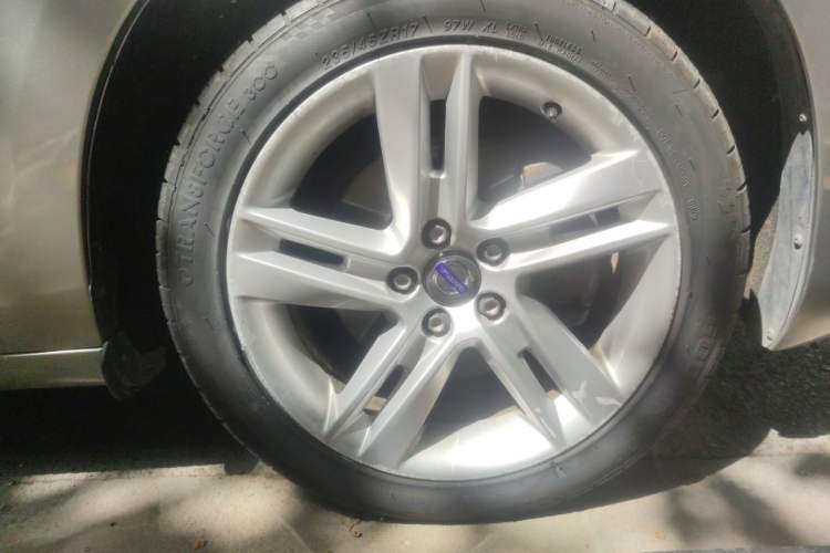 Used Volvo S60 2016 S60L T5 Intelligent Drive Edition Right Front Wheel Hub
