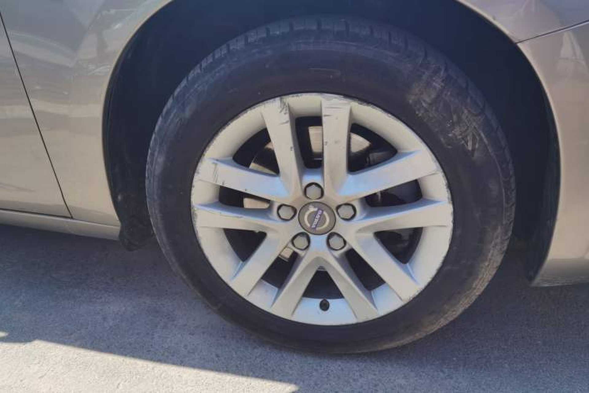 Used Volvo S60 2016 S60L T3 Smart Drive Edition Right Front Wheel Hub