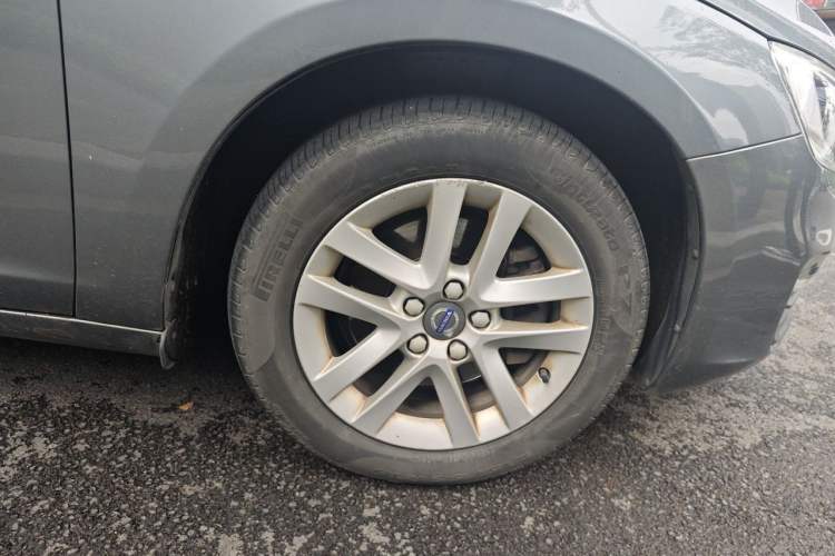 Used Volvo S60 2016 S60L T3 Smart Drive Edition Right Front Wheel Hub