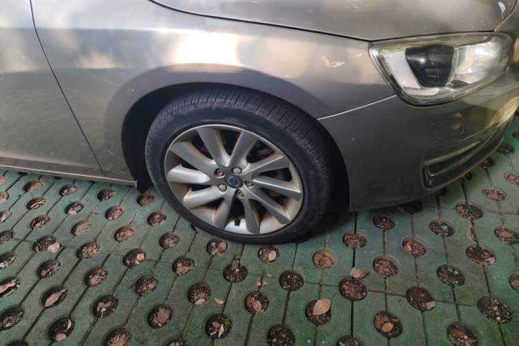 Used Volvo S60 2016 S60L T4 Zhiyuan Edition Right Front Wheel Hub