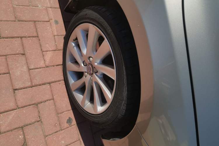 Used Volvo S60 2016 S60L T4 Zhiyuan Edition Right Front Wheel Hub