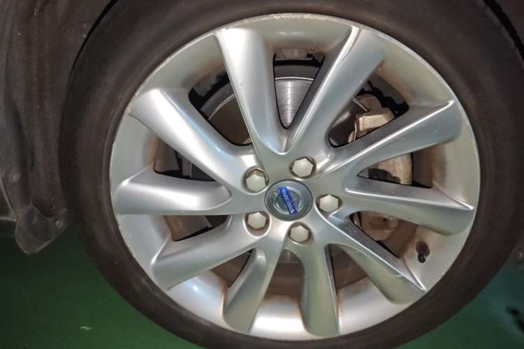 Used Volvo S60 2016 S60L T4 Zhiyuan Edition Right Front Wheel Hub