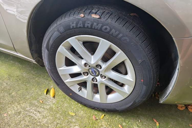 Used Volvo S60 2016 S60L T3 Smart Drive Edition Right Front Wheel Hub