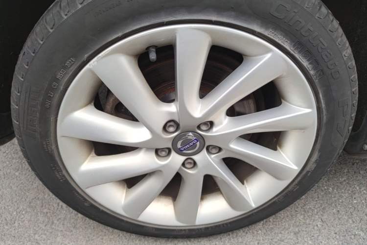 Used Volvo S60 2016 S60L T4 Zhiyuan Edition Right Rear Wheel Hub