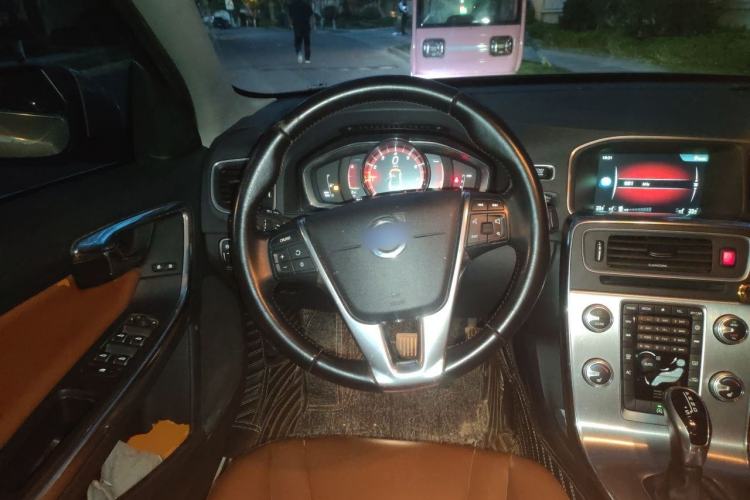 Used Volvo S60 2016 S60L T4 Zhiyuan Edition Steering Wheel