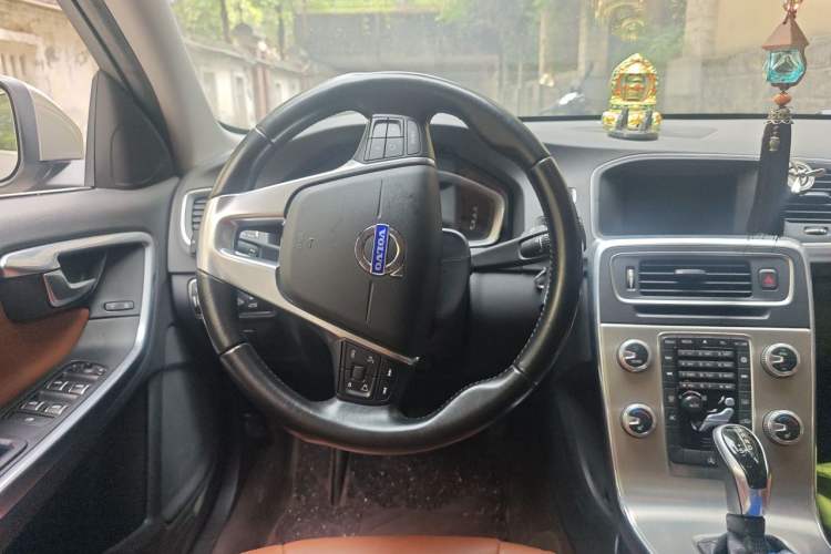 Used Volvo S60 2016 S60L T4 Zhiyuan Edition Steering Wheel