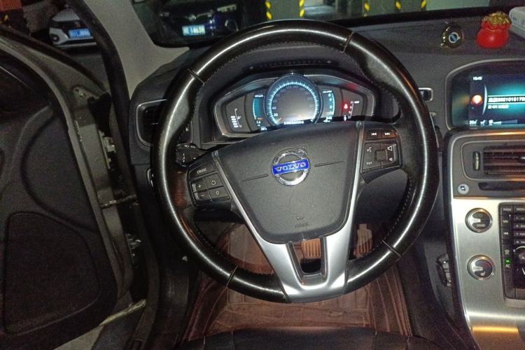 Used Volvo S60 2016 S60L T4 Zhiyuan Edition Steering Wheel