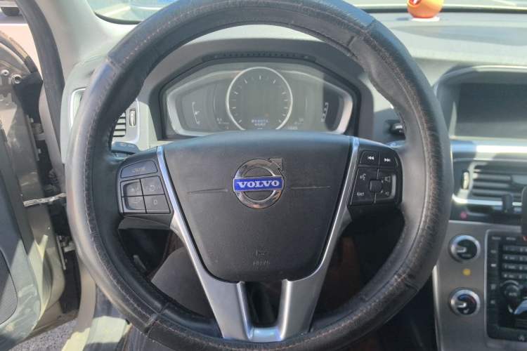 Used Volvo S60 2016 S60L T4 Zhiyuan Edition Steering Wheel