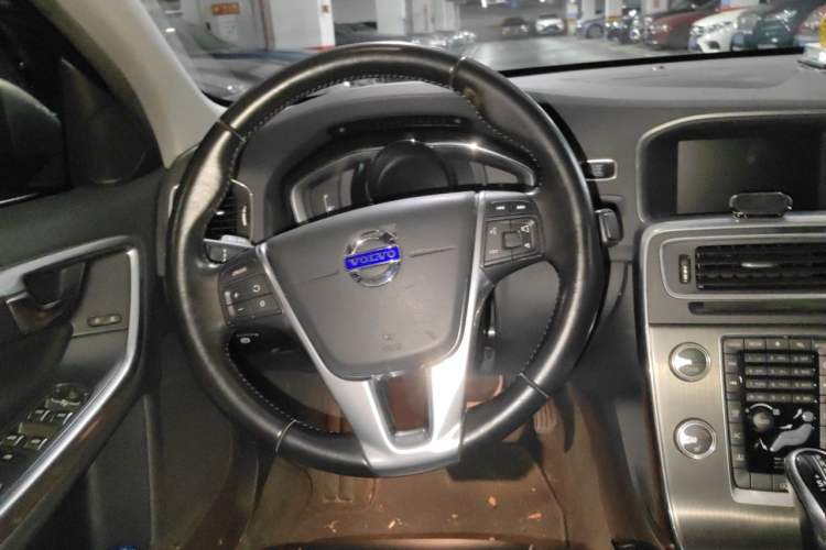 Used Volvo S60 2016 S60L T5 Intelligent Drive Edition Steering Wheel