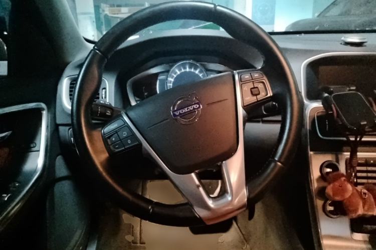 Used Volvo S60 2016 S60L T4 Zhiyuan Edition Steering Wheel