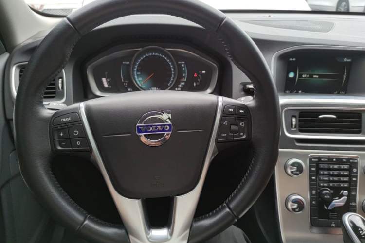 Used Volvo S60 2016 S60L T4 Zhiyuan Edition Steering Wheel