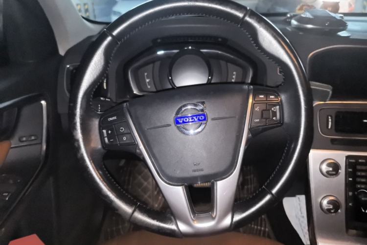 Used Volvo S60 2016 S60L T4 Zhiyuan Edition Steering Wheel