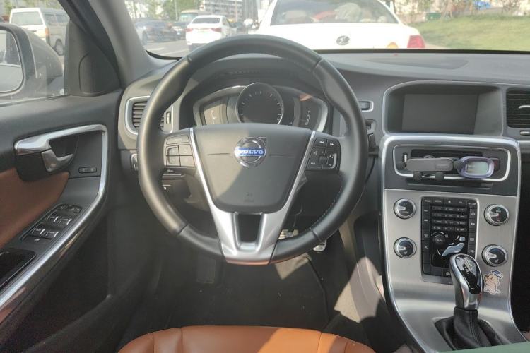 Used Volvo S60 2016 S60L T4 Zhiyuan Edition Steering Wheel