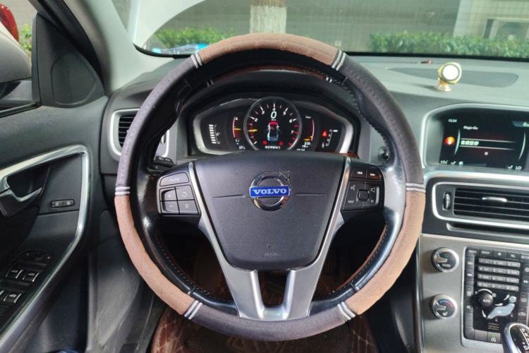 Used Volvo S60 2016 S60L T4 Zhiyuan Edition Steering Wheel