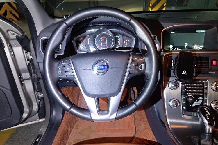 Used Volvo S60 2016 S60L T5 Intelligent Drive Edition Steering Wheel