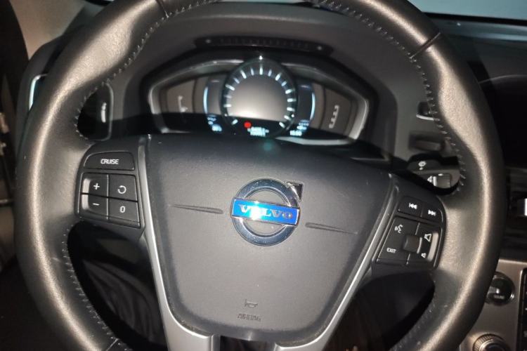 Used Volvo S60 2016 S60L T4 Zhiyuan Edition Steering Wheel