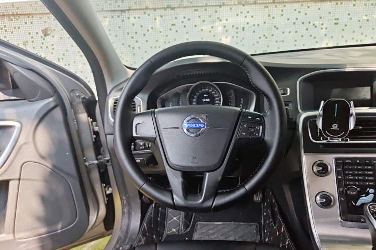 Used Volvo S60 2016 S60L T3 Smart Drive Edition Steering Wheel