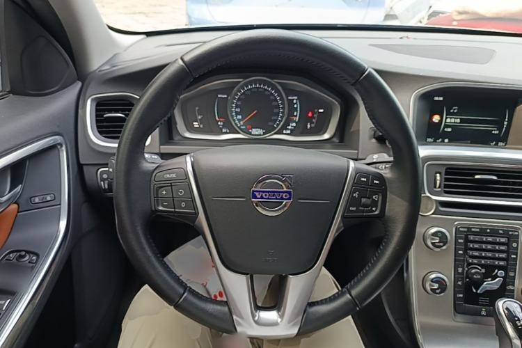 Used Volvo S60 2016 S60L T4 Zhiyuan Edition Steering Wheel