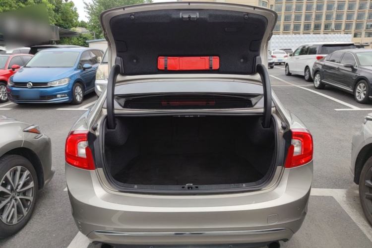 Used Volvo S60 2016 S60L T4 Zhiyuan Edition Trunk