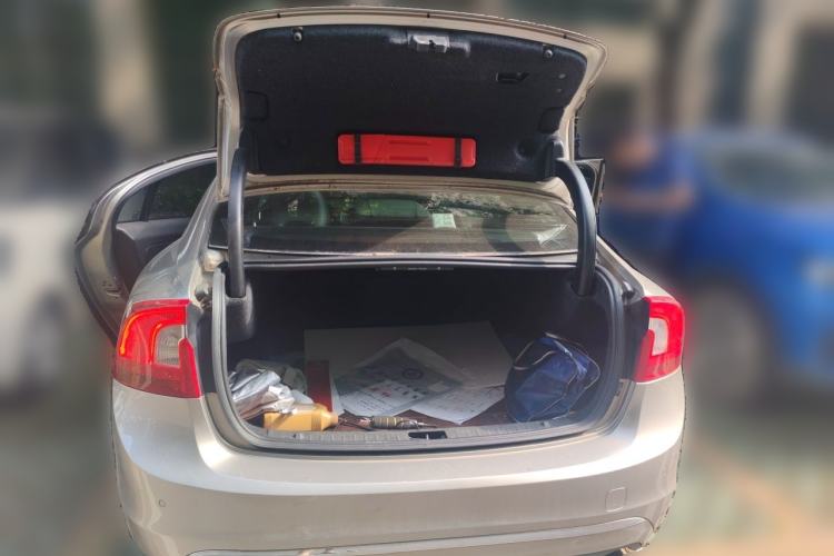 Used Volvo S60 2016 S60L T4 Zhiyuan Edition Trunk