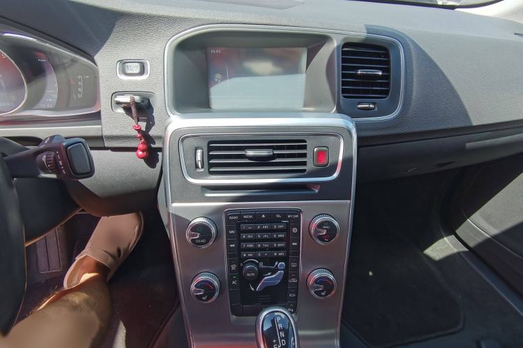 Used Volvo S60 2016 S60L T4 Zhiyuan Edition Audio And AC Panel