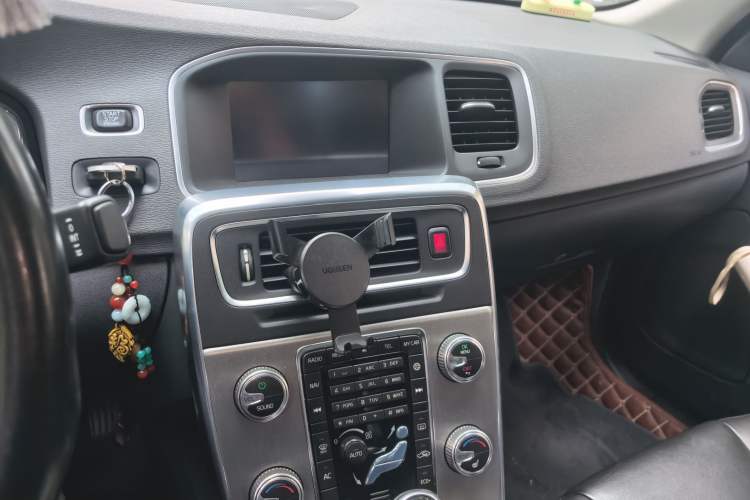 Used Volvo S60 2016 S60L T4 Zhiyuan Edition Audio And AC Panel