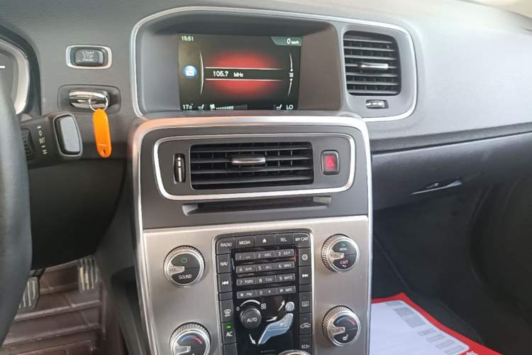 Used Volvo S60 2016 S60L T4 Zhiyuan Edition Audio And AC Panel