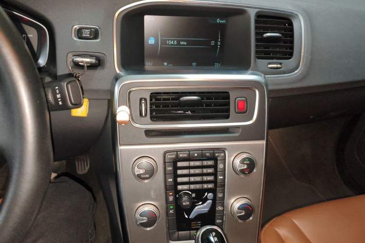 Used Volvo S60 2016 S60L T3 Smart Drive Edition Audio And AC Panel