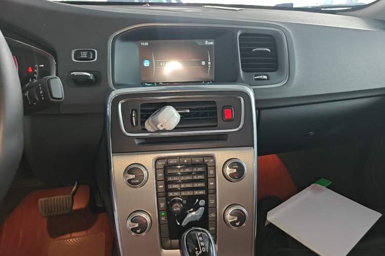 Used Volvo S60 2016 S60L T4 Zhiyuan Edition Audio And AC Panel