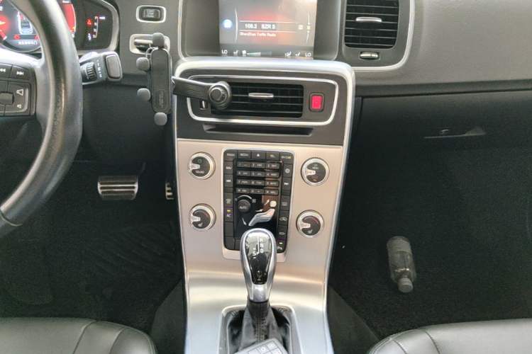 Used Volvo S60 2016 S60L T4 Zhiyuan Edition Audio And AC Panel