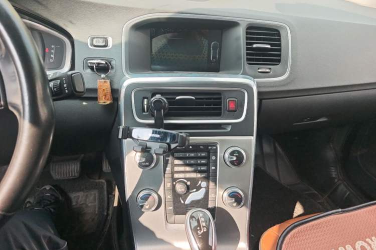 Used Volvo S60 2016 S60L T4 Zhiyuan Edition Audio And AC Panel