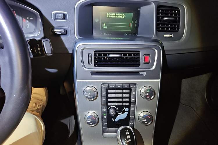 Used Volvo S60 2016 S60L T4 Zhiyuan Edition Audio And AC Panel