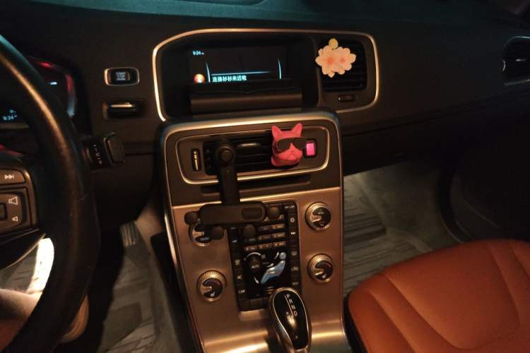 Used Volvo S60 2016 S60L T4 Zhiyuan Edition Audio And AC Panel