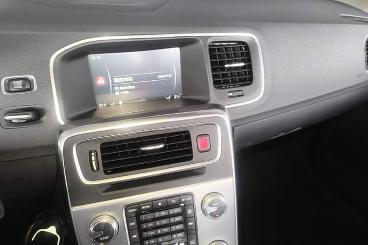 Used Volvo S60 2016 S60L T4 Zhiyuan Edition Audio And AC Panel