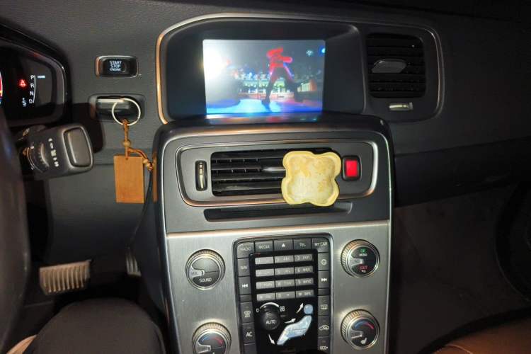 Used Volvo S60 2016 S60L T4 Zhiyuan Edition Audio And AC Panel