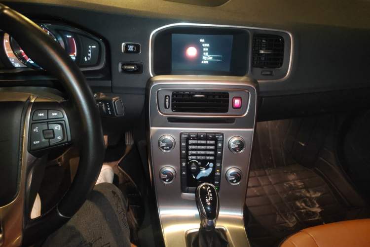 Used Volvo S60 2016 S60L T4 Zhiyuan Edition Audio And AC Panel