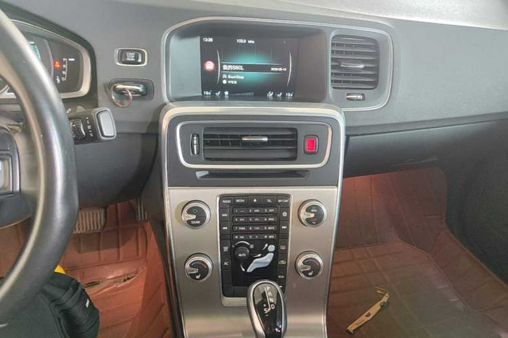 Used Volvo S60 2016 S60L T4 Zhiyuan Edition Audio And AC Panel