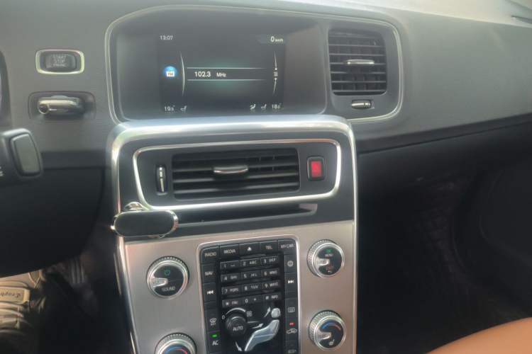 Used Volvo S60 2016 S60L T4 Zhiyuan Edition Audio And AC Panel