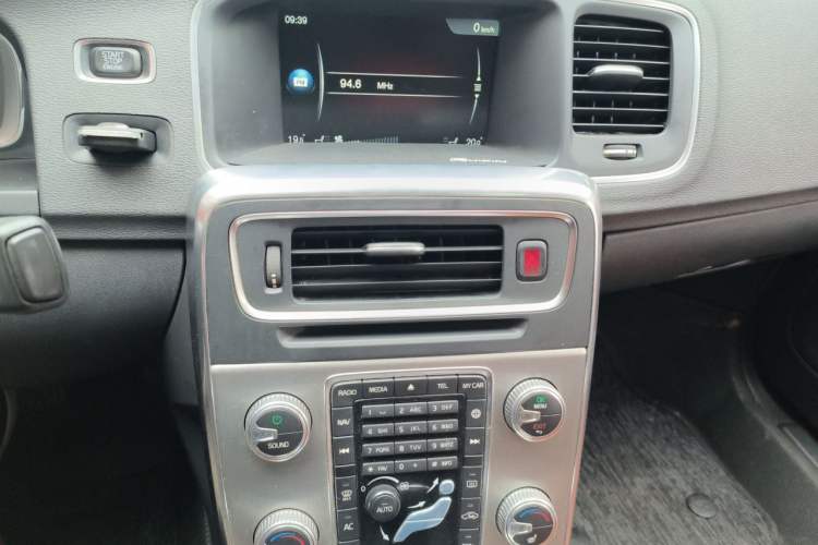 Used Volvo S60 2016 S60L T4 Zhiyuan Edition Audio And AC Panel