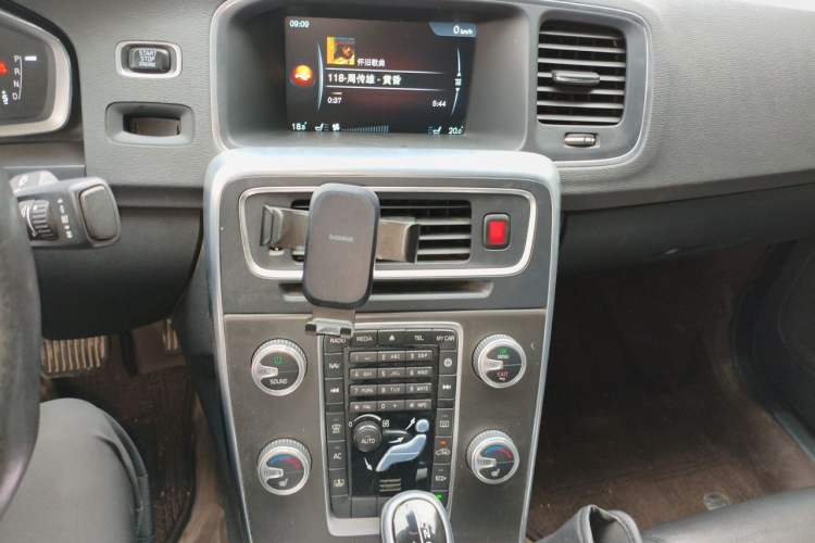 Used Volvo S60 2016 S60L T5 Intelligent Drive Edition Audio And AC Panel