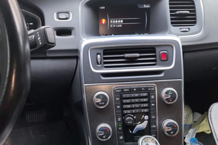 Used Volvo S60 2016 S60L T5 Intelligent Drive Edition Audio And AC Panel