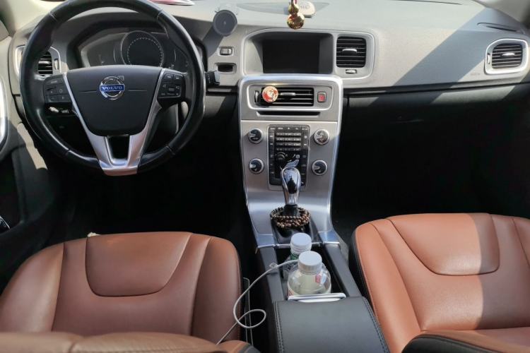Used Volvo S60 2016 S60L T4 Zhiyuan Edition Center Console