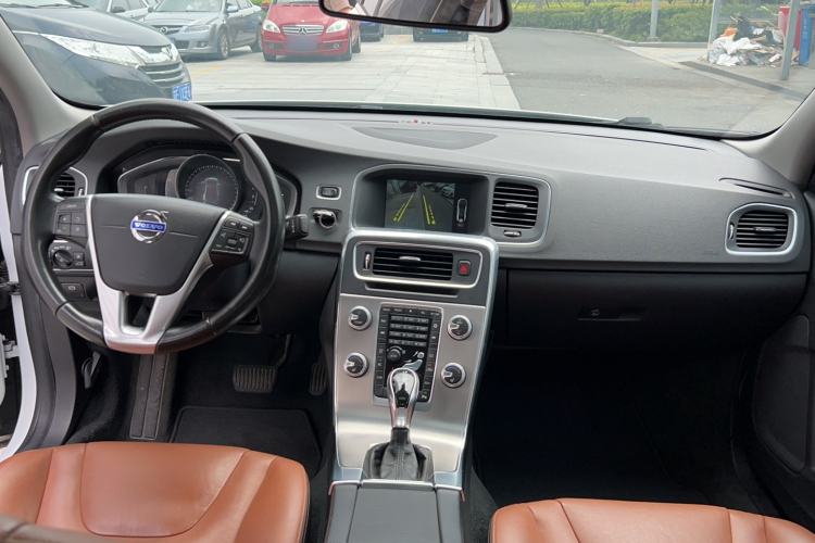 Used Volvo S60 2016 S60L T4 Zhiyuan Edition Center Console