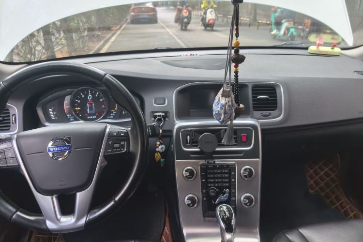 Used Volvo S60 2016 S60L T4 Zhiyuan Edition Center Console
