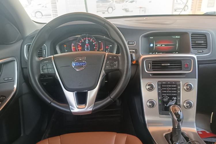 Used Volvo S60 2016 S60L T4 Zhiyuan Edition Center Console