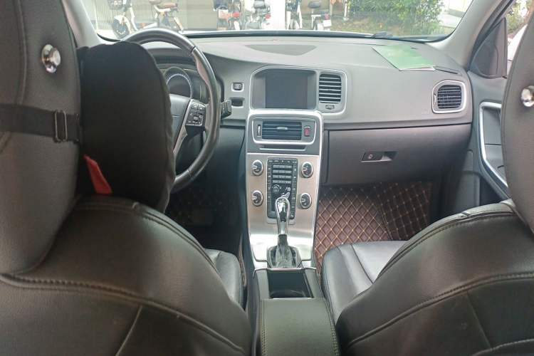 Used Volvo S60 2016 S60L T4 Zhiyuan Edition Center Console
