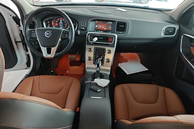 Used Volvo S60 2016 S60L T4 Zhiyuan Edition Center Console